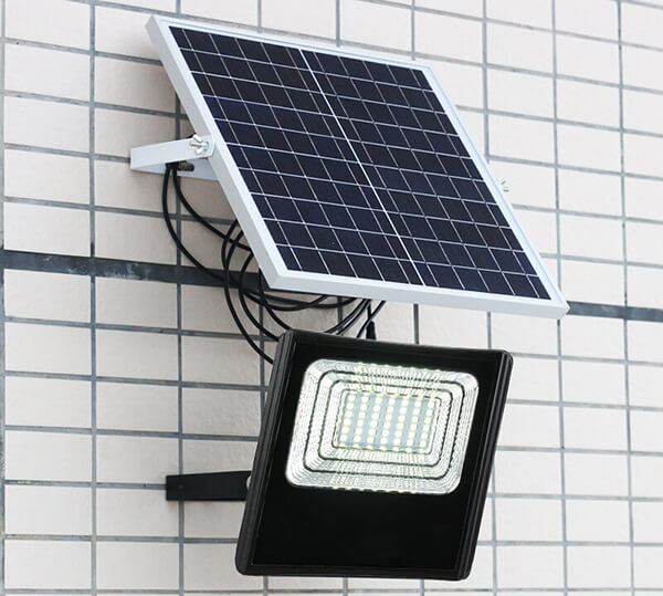 Đèn pha Led năng lượng mặt trời có chế độ tự động bật tắt
